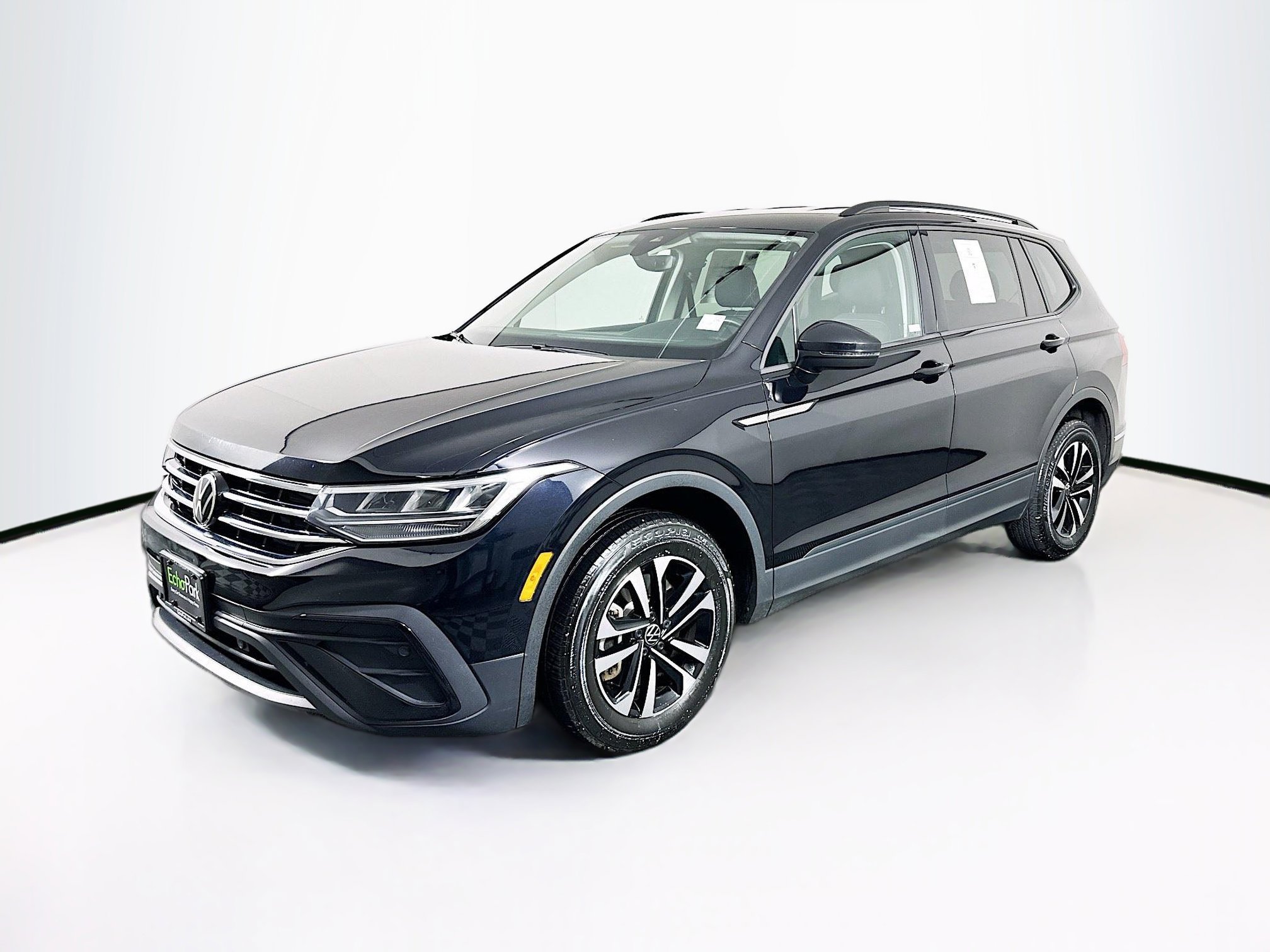 Used 2024 Volkswagen Tiguan S image 3