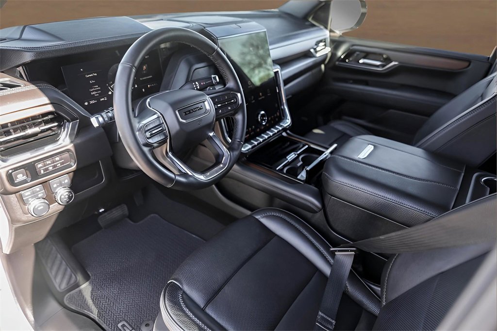 Used 2025 GMC Yukon XL Denali image 10