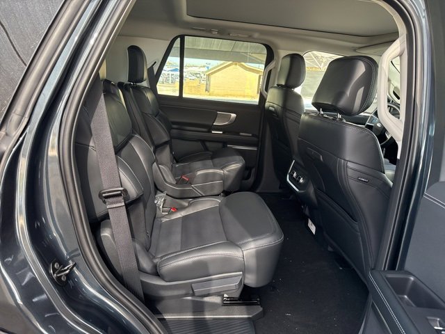 New 2025 Ford Expedition Platinum image 10