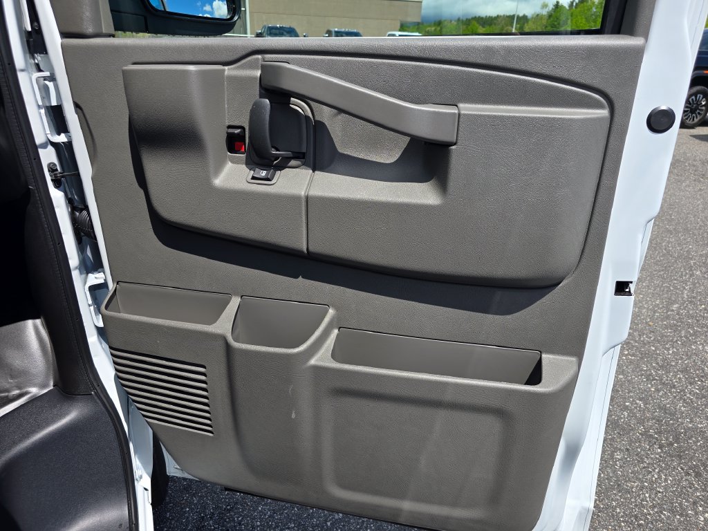 New 2026 Chevrolet Express 2500 w/ Communications Package RWD image 36