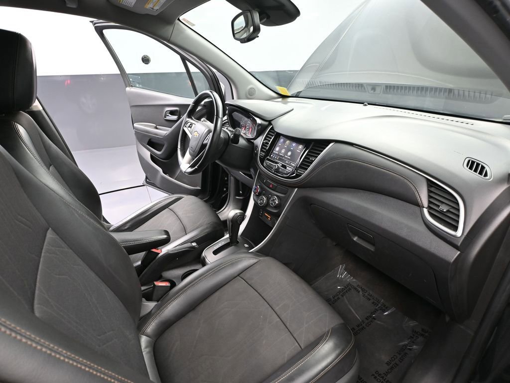 Used 2020 Chevrolet Trax LT w/ LT Convenience Package AWD/4WD image 41