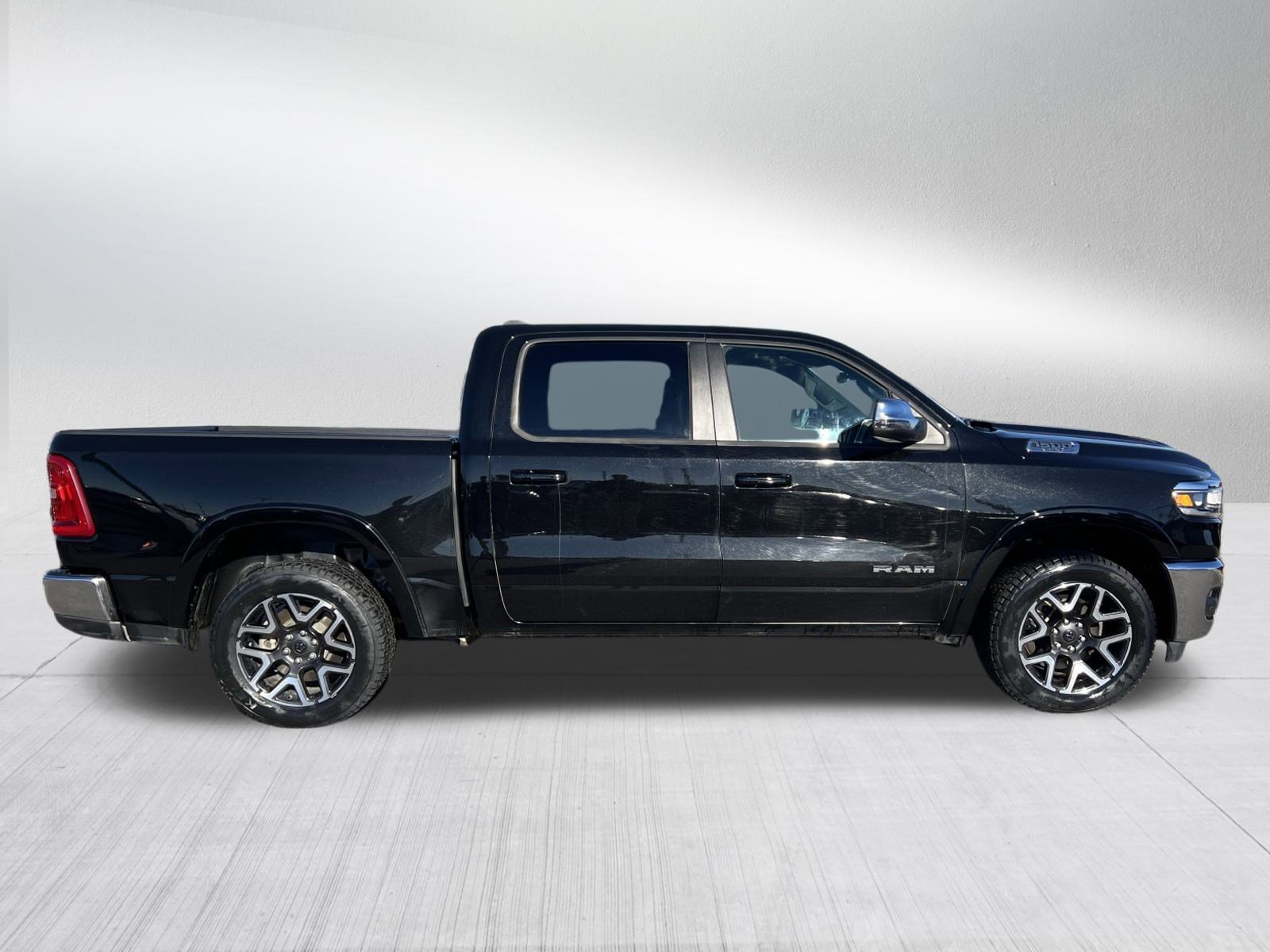 Used 2025 RAM 1500 Laramie image 8