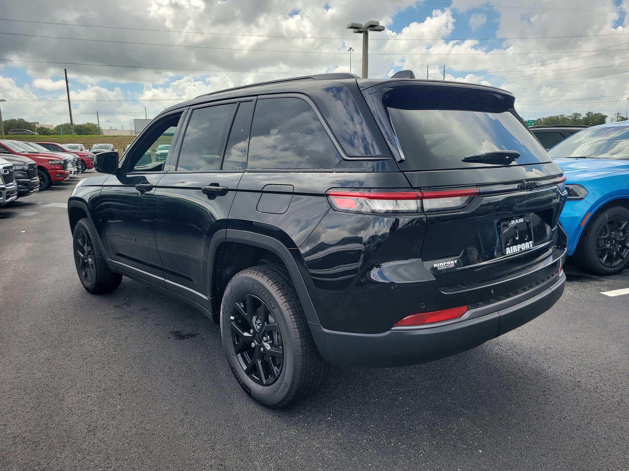 New 2026 Jeep Grand Cherokee Altitude RWD image 8