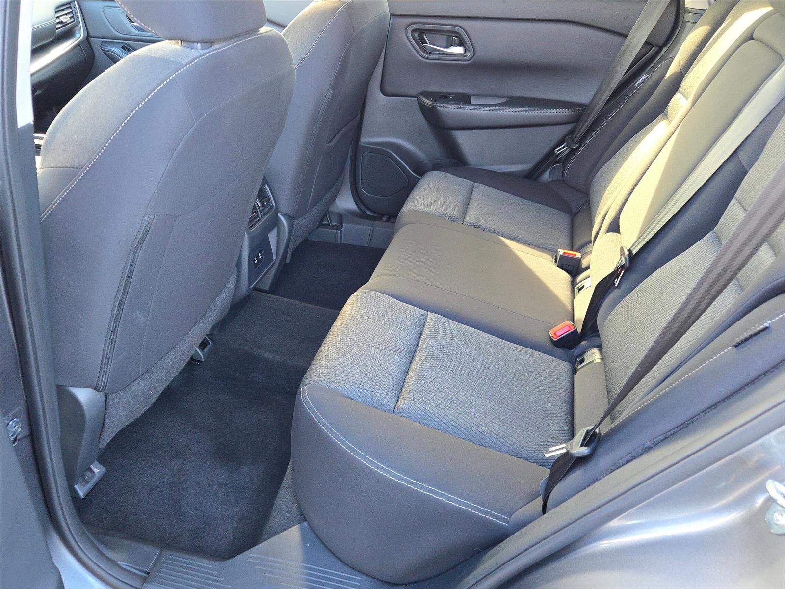 Used 2024 Nissan Rogue SV image 19