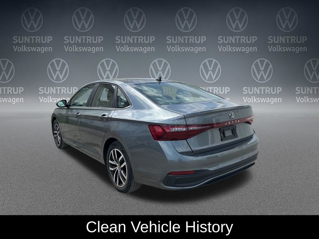 Used 2025 Volkswagen Jetta SE FWD image 3