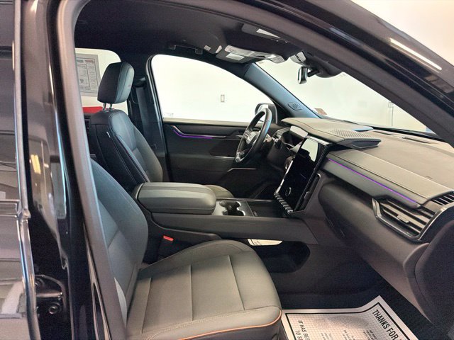 Used 2025 GMC Acadia AT4 w/ LPO, Floor Liner Package AWD/4WD image 38