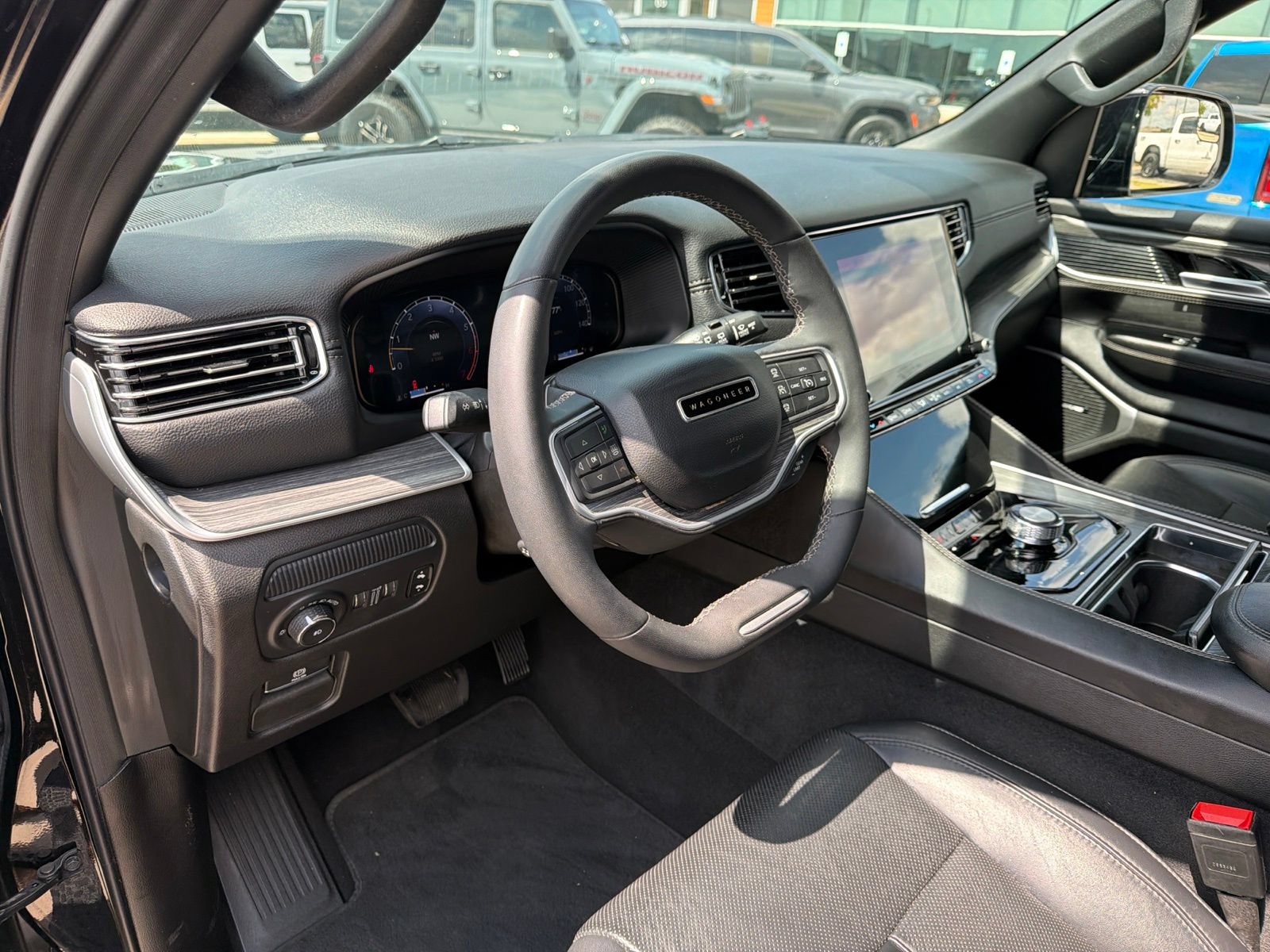 Used 2024 Jeep Wagoneer Series II w/ Flexible Seating Group RWD image 10