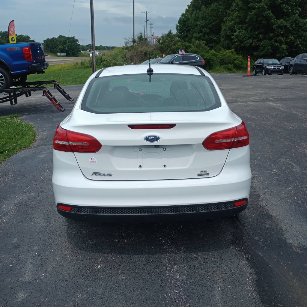 Used 2018 Ford Focus SE w/ SE Appearance Package FWD image 4