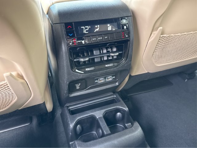 Used 2023 Jeep Grand Cherokee L Limited w/ Luxury Tech Group II AWD/4WD image 23