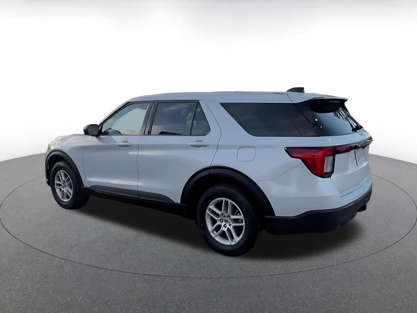 Used 2026 Ford Explorer Active AWD/4WD image 9