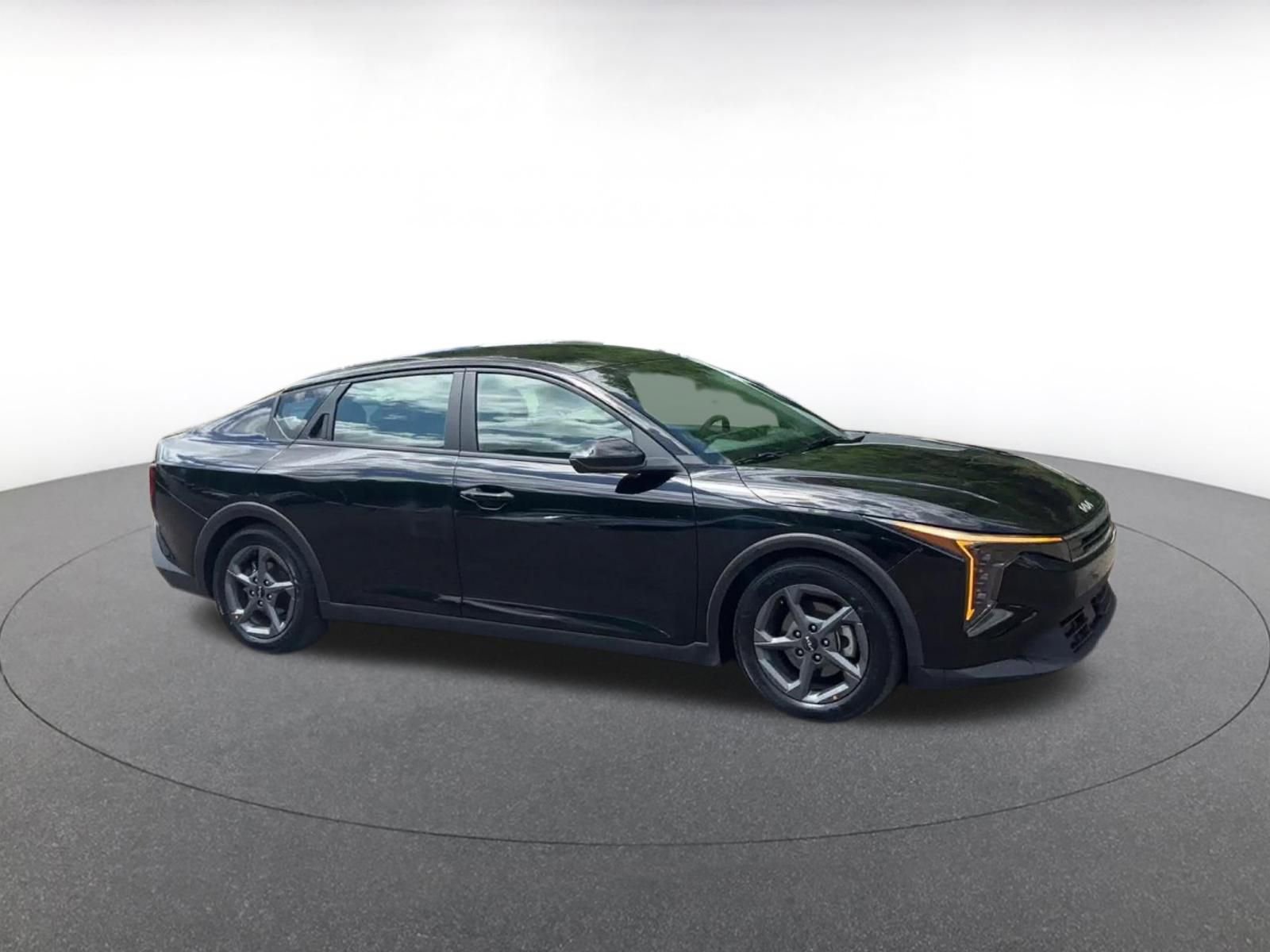 Used 2025 Kia K4 FWD image 2