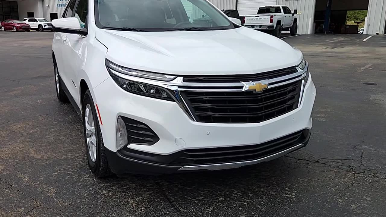 Used 2024 Chevrolet Equinox LT image 2