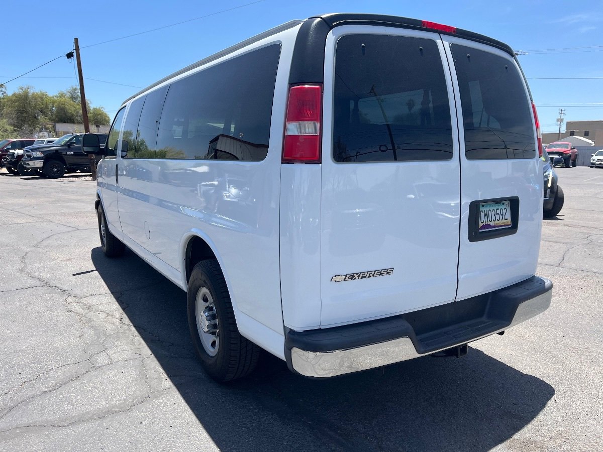 Used 2017 Chevrolet Express 3500 LT w/ LT Preferred Equipment Group RWD image 7