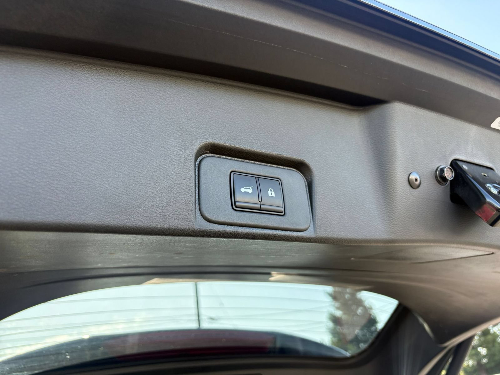 Used 2025 Nissan Rogue SV FWD image 23