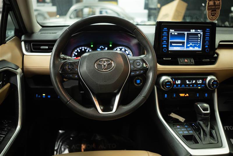Used 2021 Toyota RAV4 XLE Premium AWD/4WD image 18