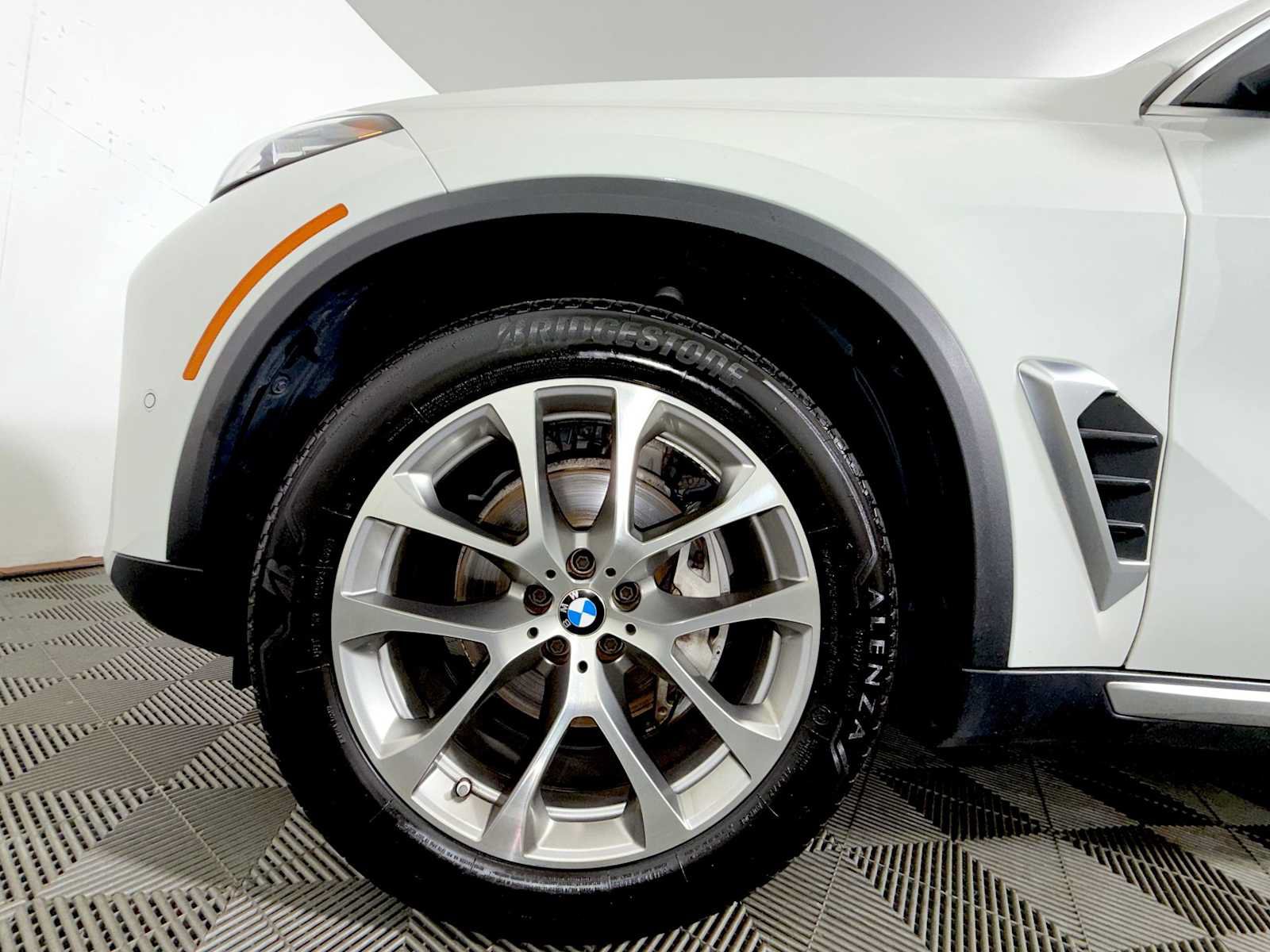 Used 2024 BMW X5 xDrive40i w/ Parking Assistance Package AWD/4WD image 8