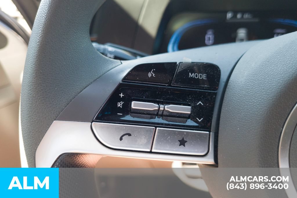 Certified 2025 Hyundai Elantra SE FWD image 11