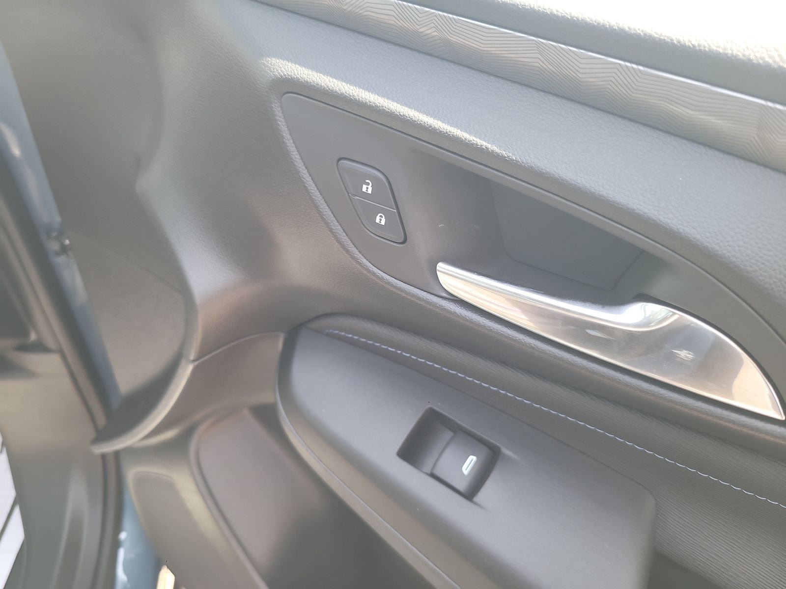 Used 2025 Buick Envista Sport Touring w/ Convenience I Package FWD image 28
