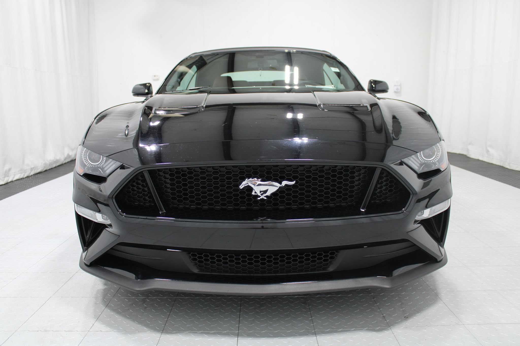 Used 2018 Ford Mustang GT Premium RWD image 3