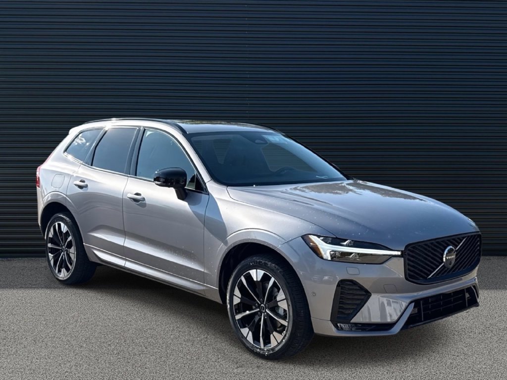 Used 2026 Volvo XC60 B5 Plus w/ Protection Package Premier AWD/4WD image 3
