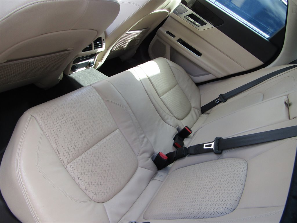Used 2016 Jaguar XF Prestige RWD image 8