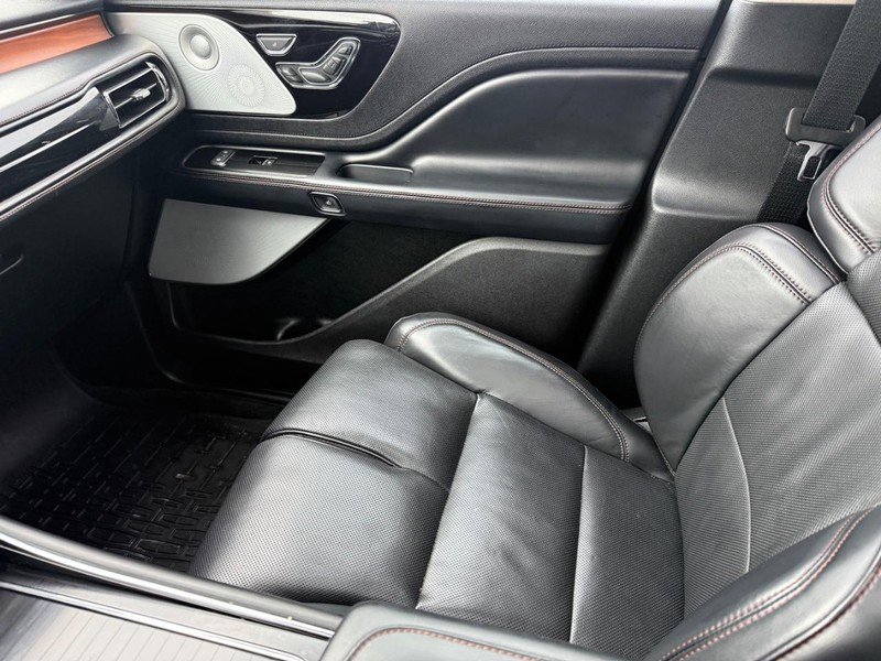 Used 2020 Lincoln Aviator Reserve w/ Equipment Group 202A image 25