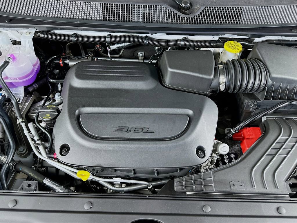 New 2026 Chrysler Pacifica Limited w/ Uconnect Theater Family Group image 38