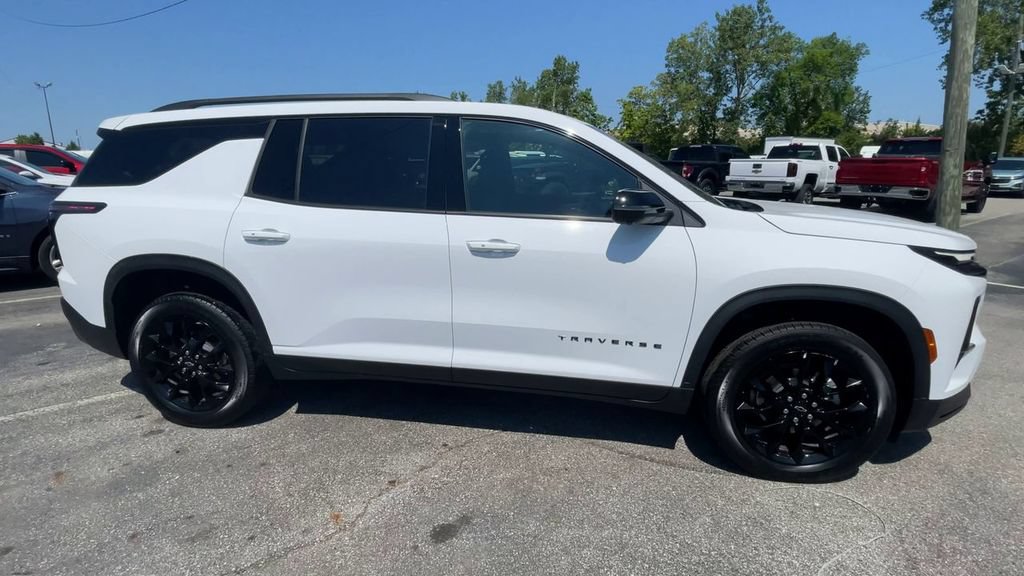 New 2026 Chevrolet Traverse LT w/ Midnight/Sport Edition FWD image 3