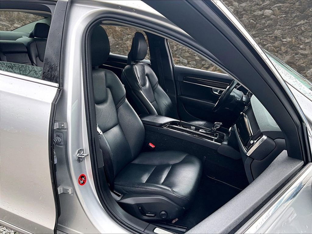 Used 2018 Volvo S90 T6 Momentum w/ Convenience Package image 7