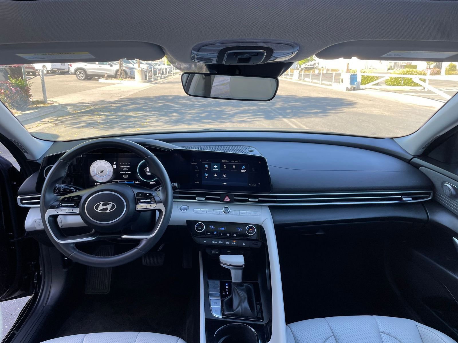 Used 2025 Hyundai Elantra Limited image 35