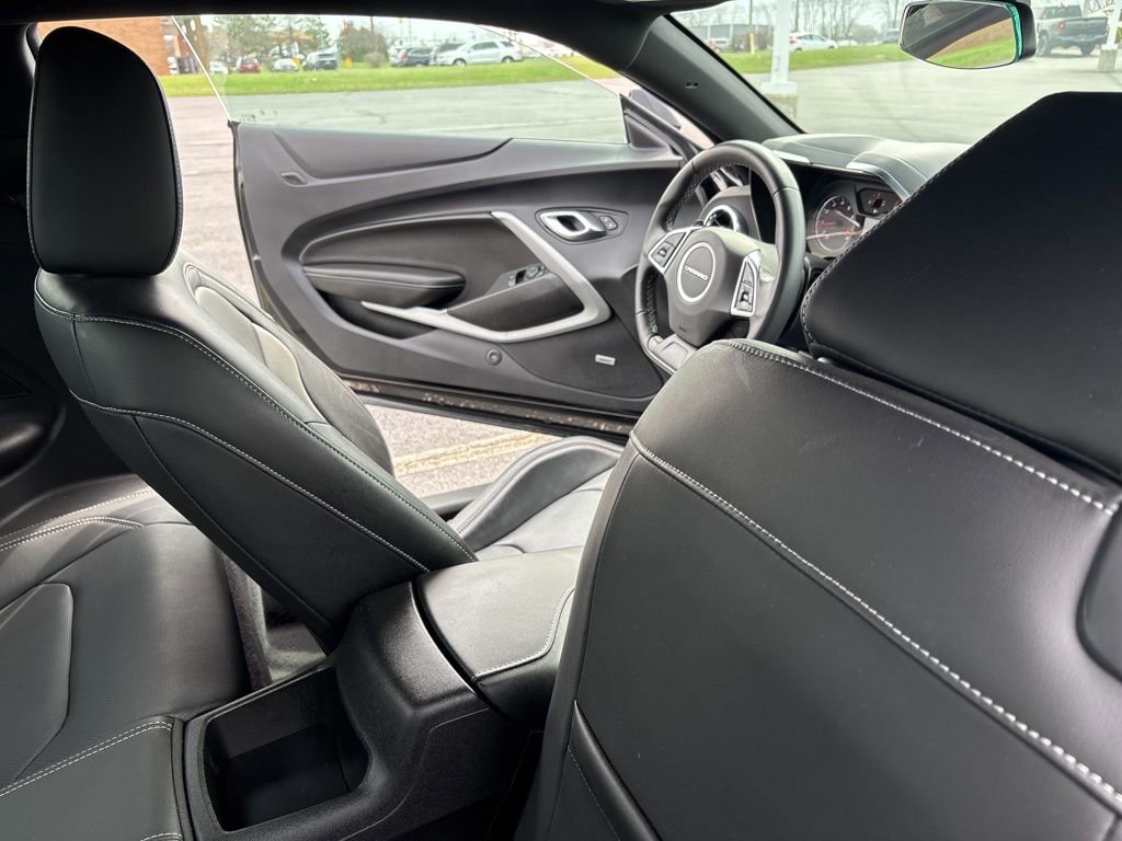 Used 2023 Chevrolet Camaro LT w/ Technology Package image 29