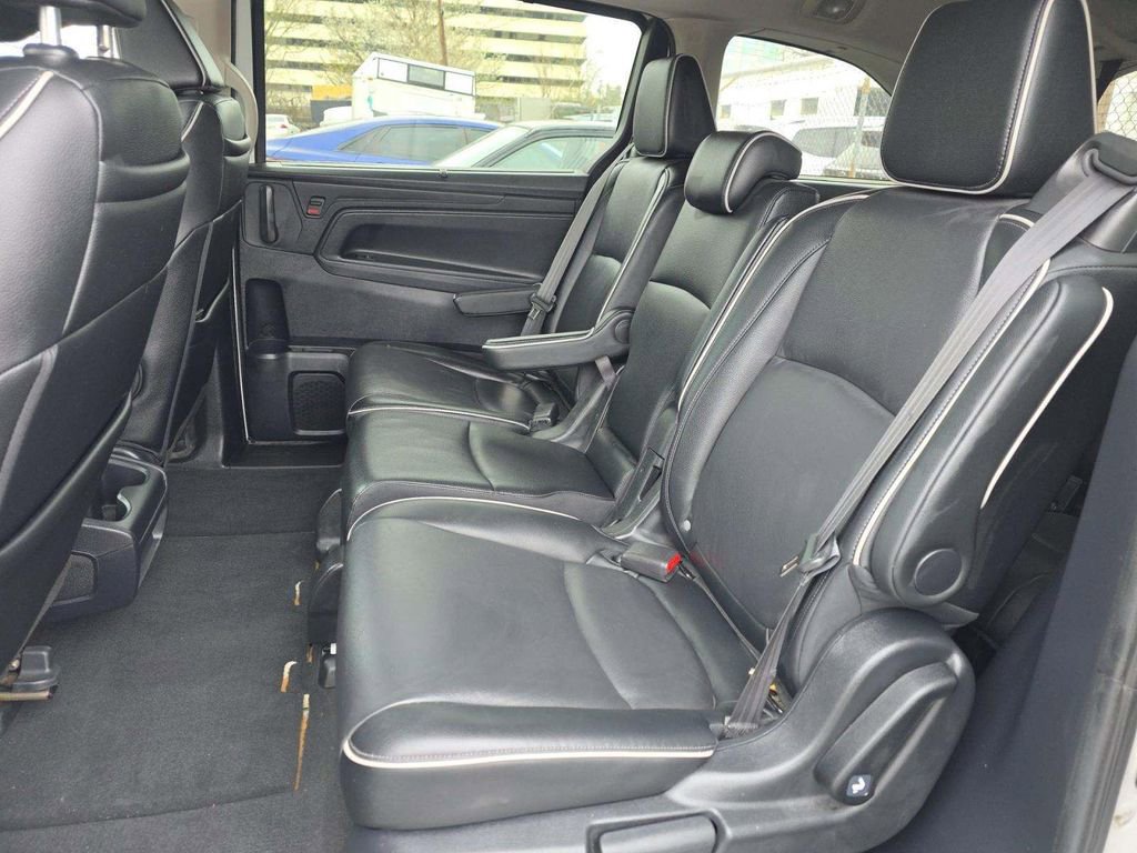 Used 2025 Honda Odyssey Touring image 4