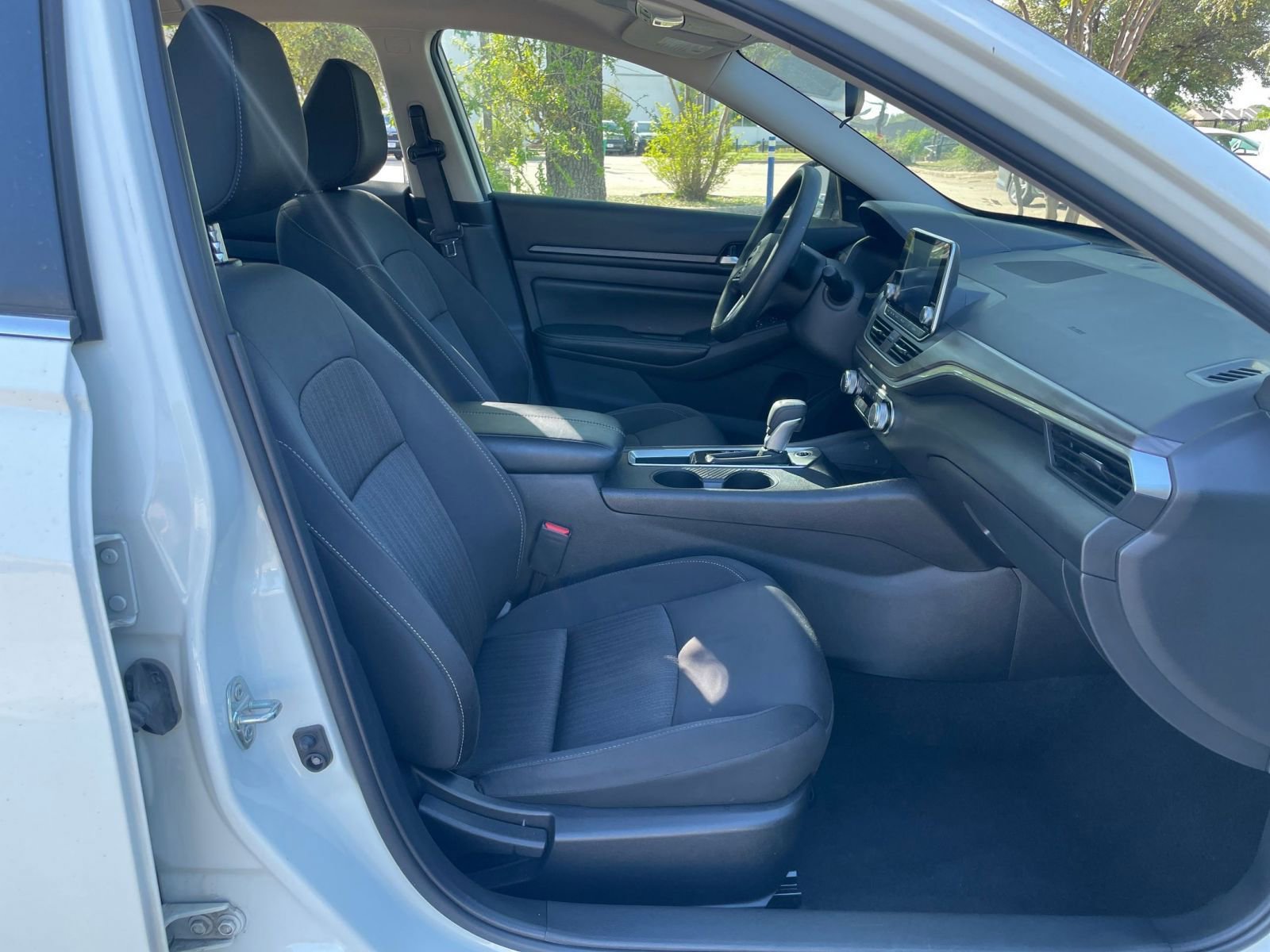 Used 2025 Nissan Altima 2.5 SV image 39