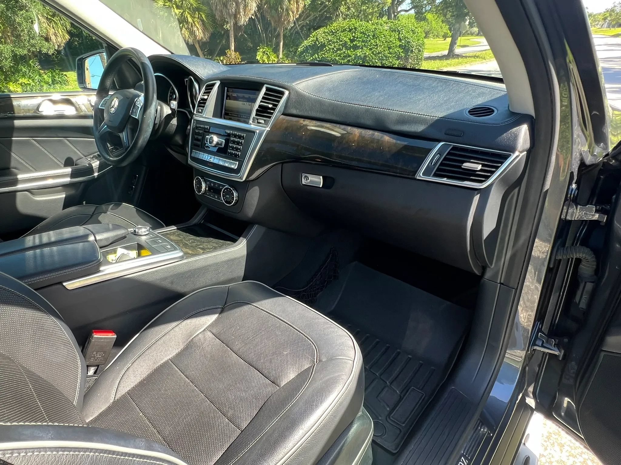 Used 2014 Mercedes-Benz GL 450 4MATIC w/ Lighting Package image 37
