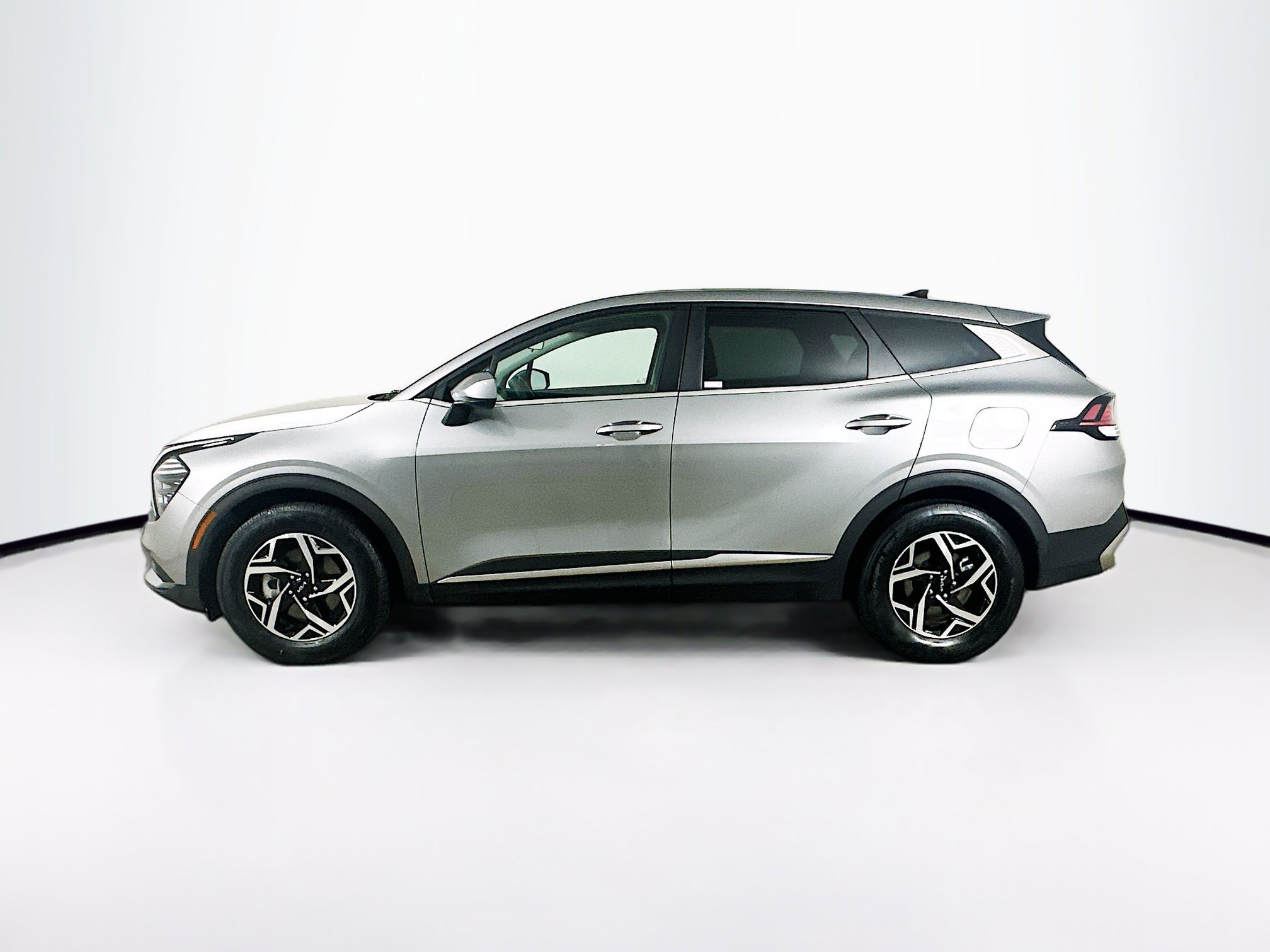 Used 2025 Kia Sportage LX FWD image 4