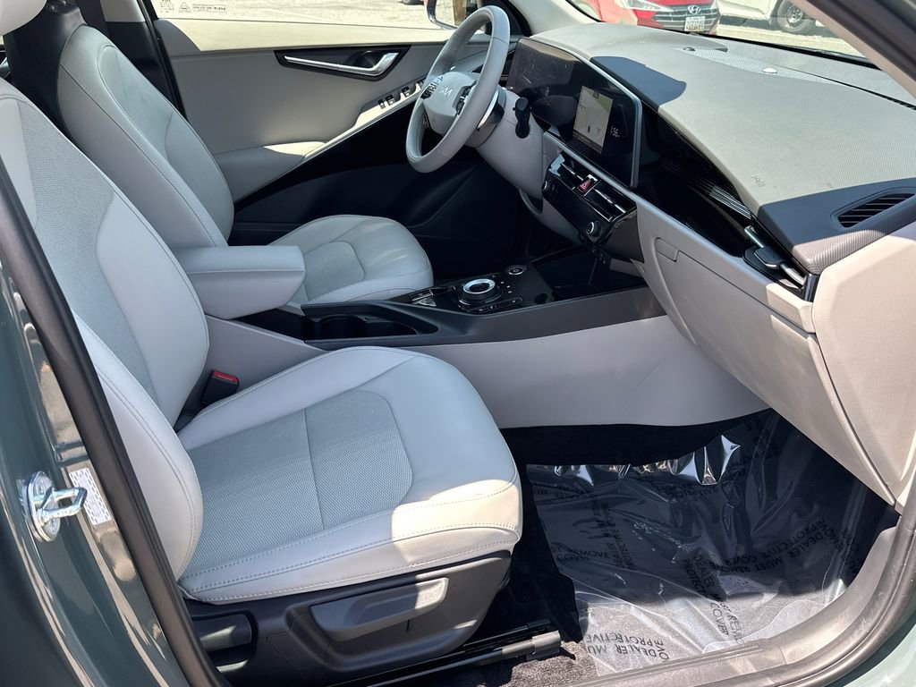 Certified 2023 Kia Niro Wind w/ Wind Preserve Package FWD image 13