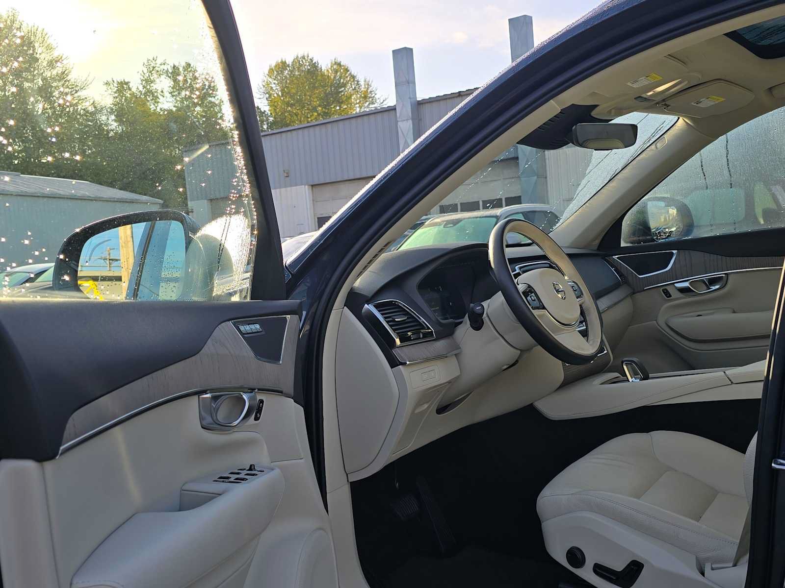 Certified 2024 Volvo XC90 T8 Plus w/ Protection Package Premier AWD/4WD image 22