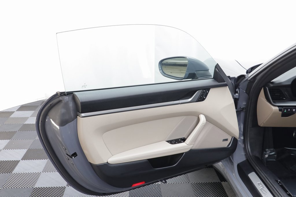 Used 2025 Porsche 911 Carrera image 5