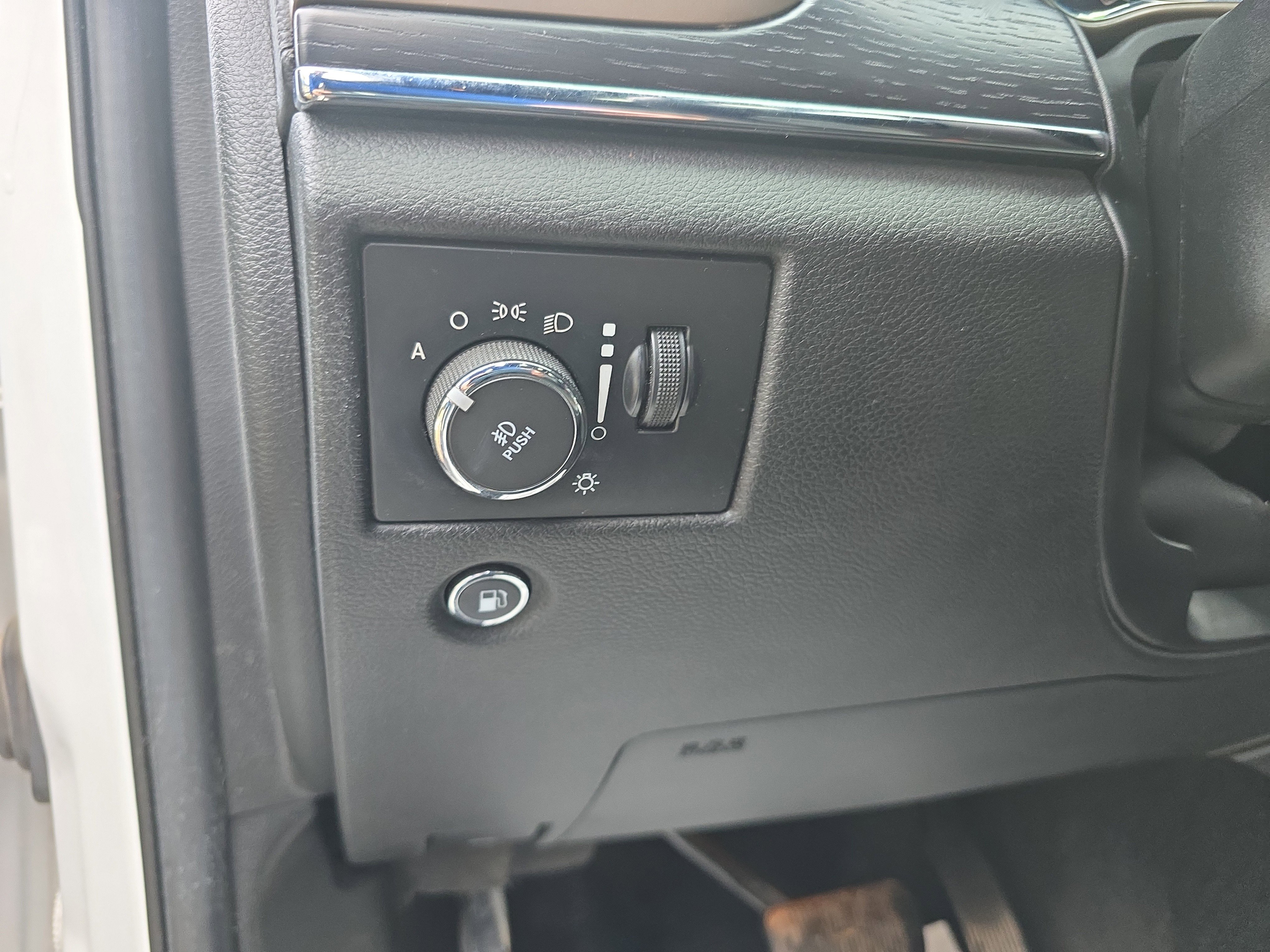 Used 2014 Jeep Grand Cherokee Summit image 19