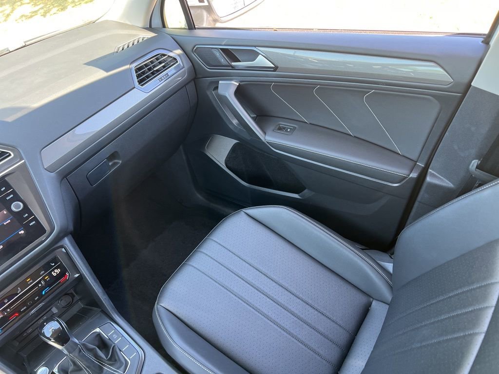 Used 2022 Volkswagen Tiguan SE AWD/4WD image 26