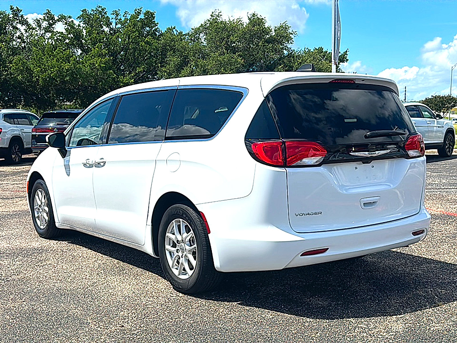 Used 2023 Chrysler Voyager LX FWD image 6