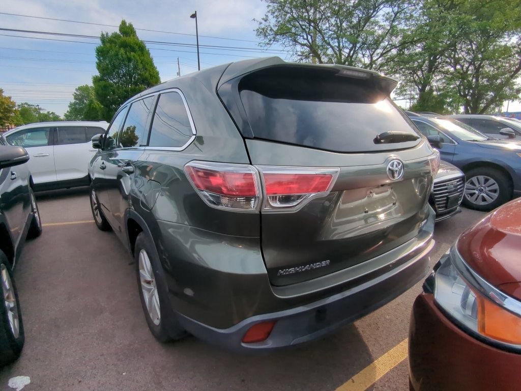 Used 2015 Toyota Highlander LE AWD/4WD image 4