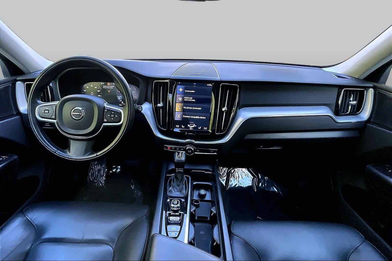 Used 2019 Volvo XC60 T5 Momentum w/ Multimedia Package AWD/4WD image 14