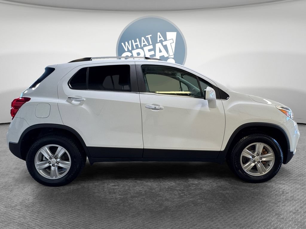 Used 2019 Chevrolet Trax LT w/ LT Convenience Package AWD/4WD image 2