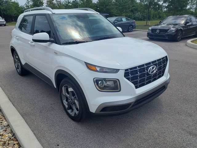 Certified 2025 Hyundai Venue SEL FWD image 4
