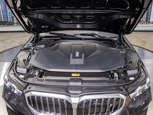 Used 2026 BMW i5 eDrive40 image 5