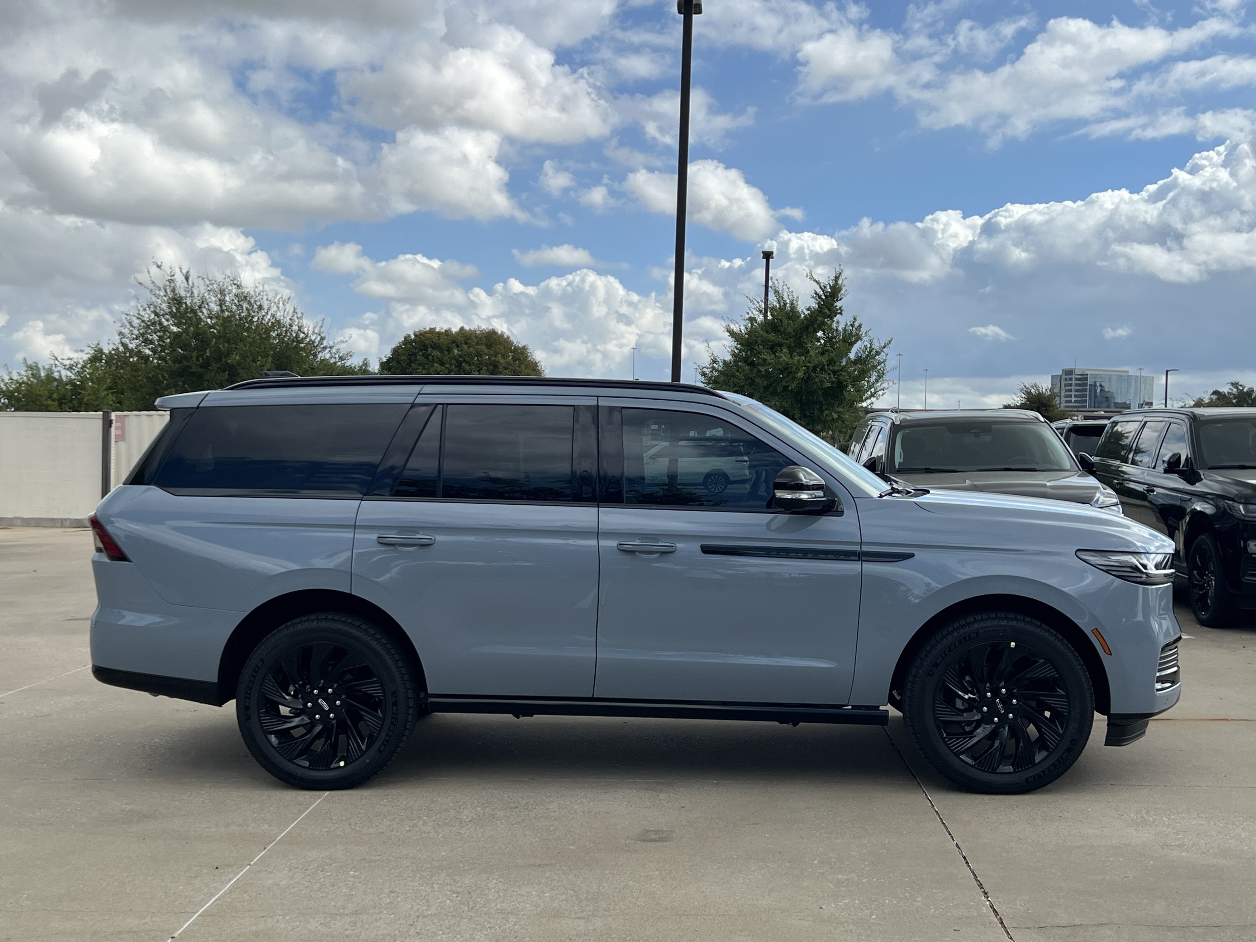 New 2027 Lincoln Navigator Reserve w/ Jet Appearance Package AWD/4WD image 10