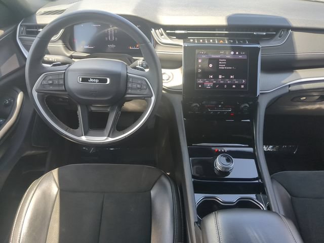 Used 2023 Jeep Grand Cherokee Altitude RWD image 16