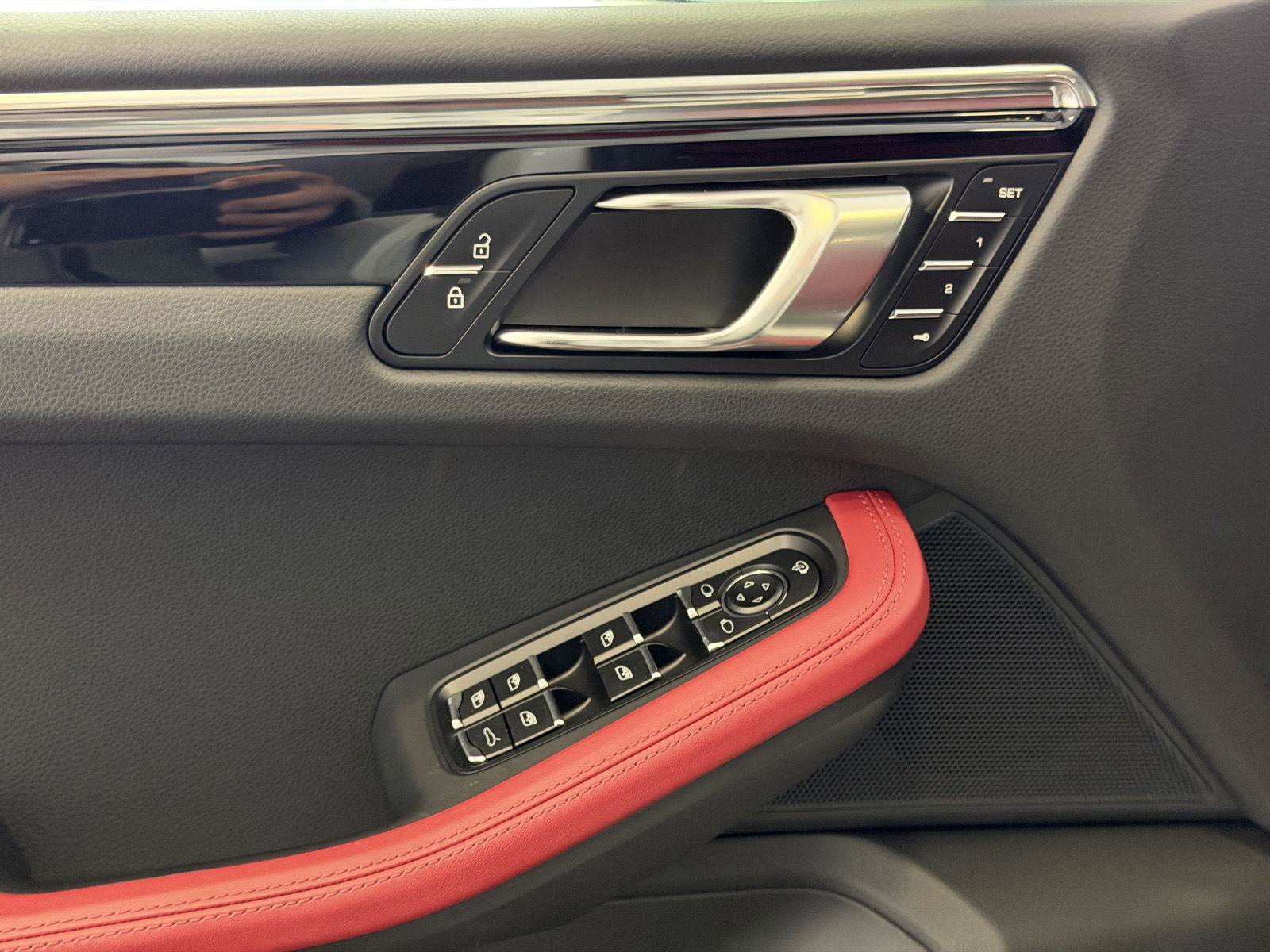 Used 2025 Porsche Macan image 14