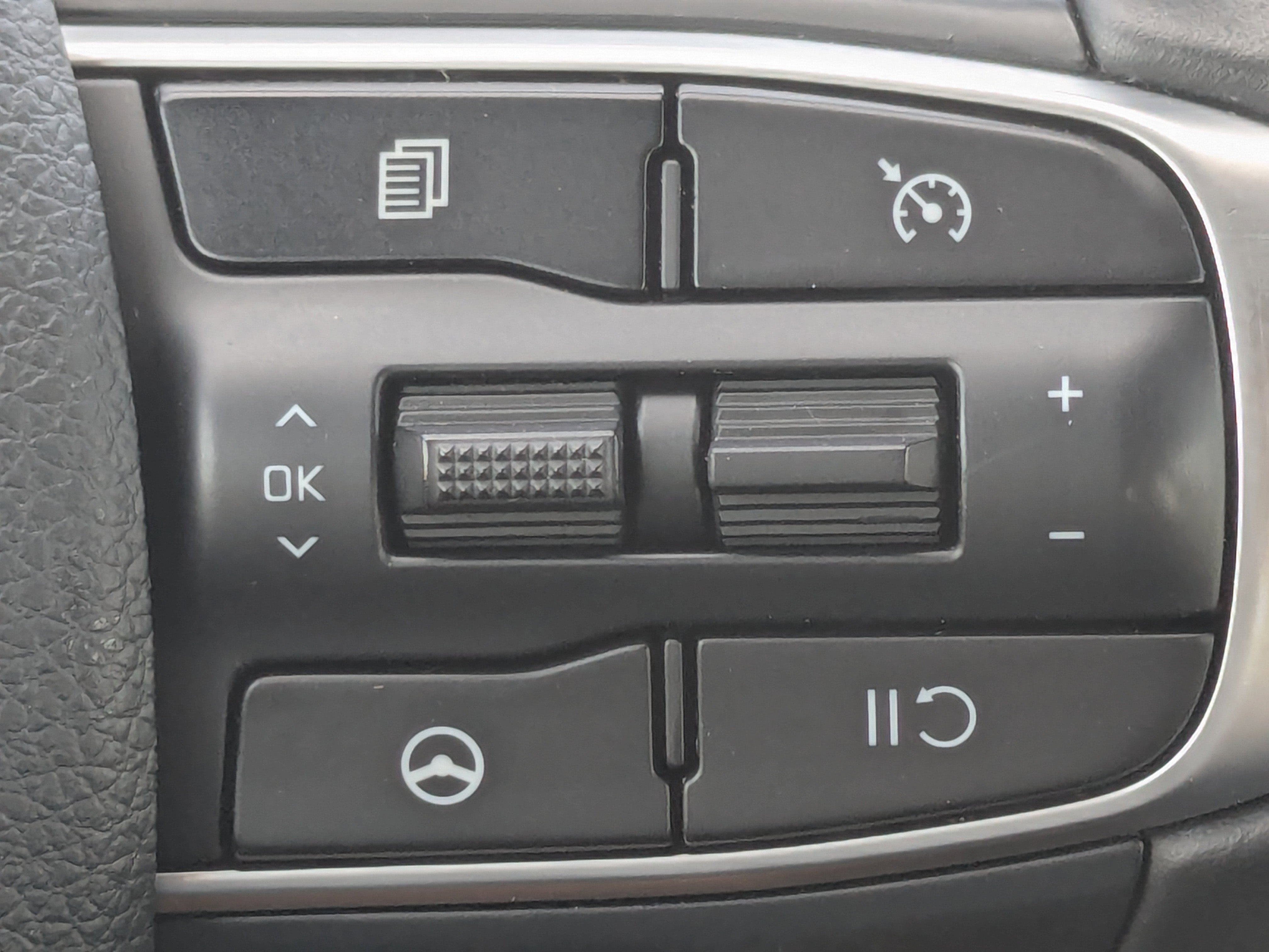 Used 2022 Kia K5 GT-Line image 32